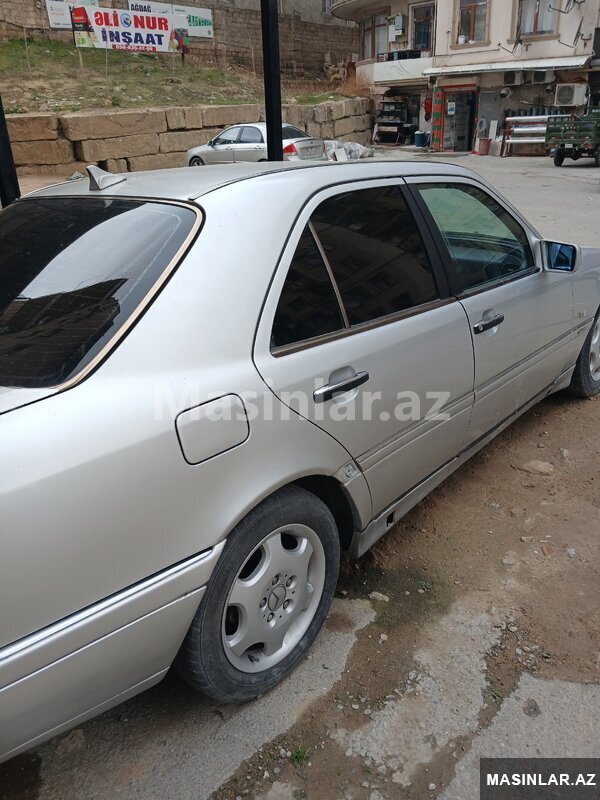 Mercedes C 180, 1995 il Mercedes C 180, 1995 il