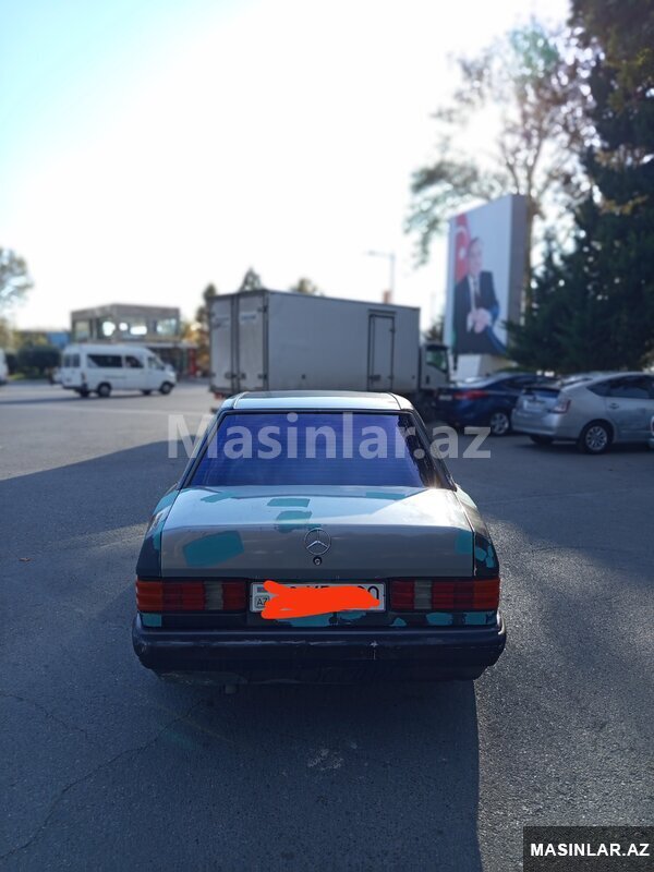 Mercedes 190, 1993 il Mercedes 190, 1993 il