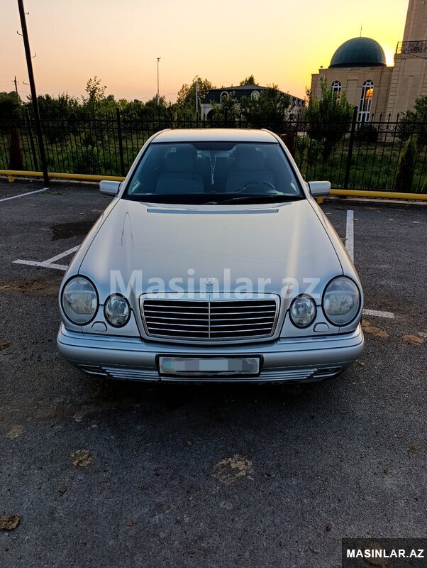 Mercedes E200, 1998 il Mercedes E200, 1998 il