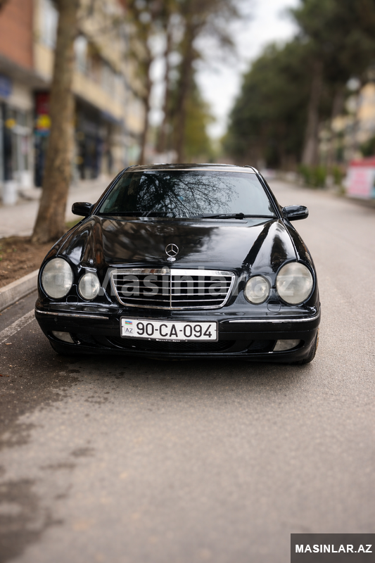 Mercedes E 240, 2000 il Mercedes E 240, 2000 il