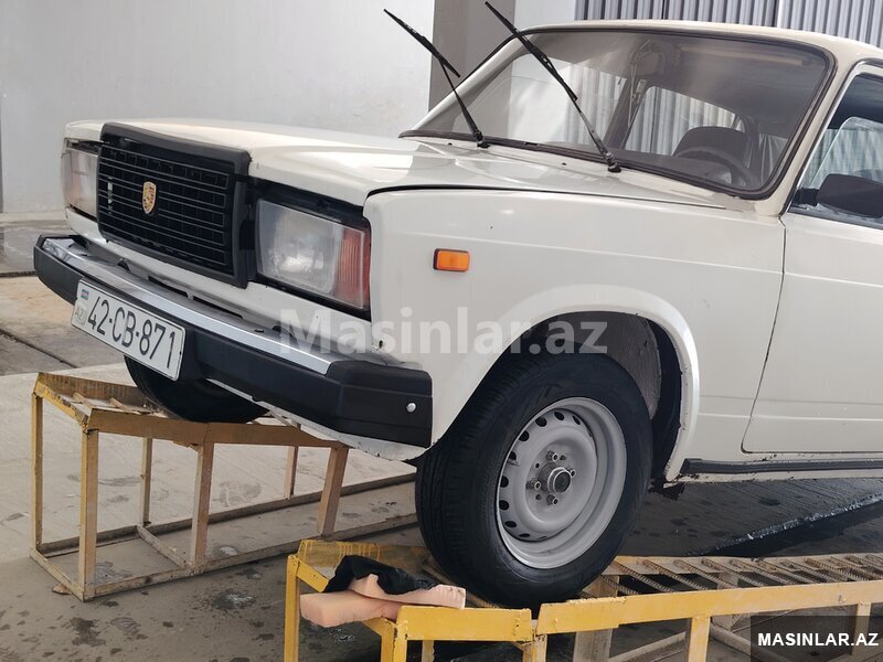 LADA 2105, 1982 il LADA 2105, 1982 il