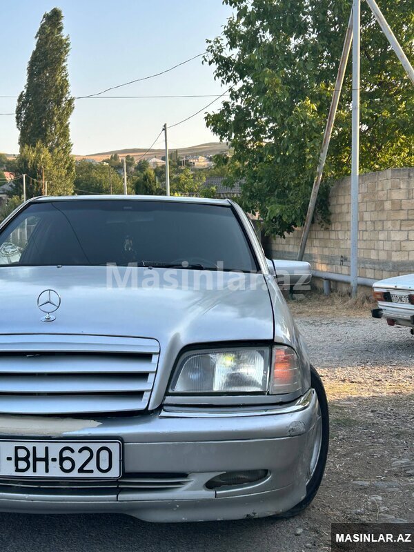 Mercedes C180, 1994 il Mercedes C180, 1994 il