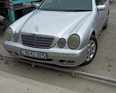 Mercedes E220, 2001 il