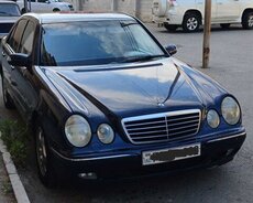 Mercedes E270, 2000 il