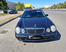 Mercedes E220, 2001 il