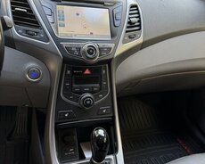 Hyundai Elantra, 2015 il