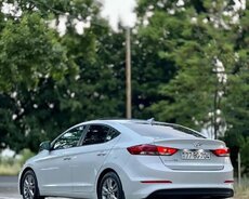 Hyundai Elantra, 2017 il