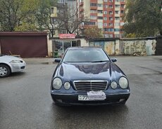 Mercedes E240, 2000 il