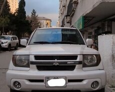 Mitsubishi Pajero io, 2001 il