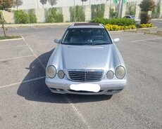 Mercedes E 220, 2001 il