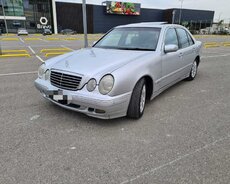 Mercedes E 220, 2001 il