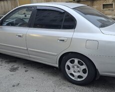 Hyundai Elantra, 2001 il