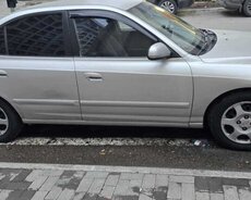 Hyundai Elantra, 2001 il