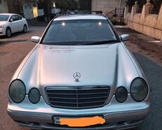 Mercedes E200, 2000 il