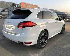 Porsche Cayenne GTS, 2014 il