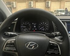 Hyundai Elantra, 2018 il