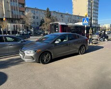 Hyundai Elantra, 2018 il