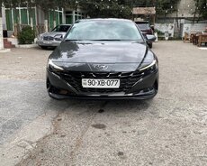 Hyundai Elantra, 2022 il