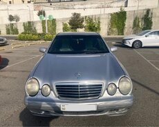 Mercedes E220, 2001 il