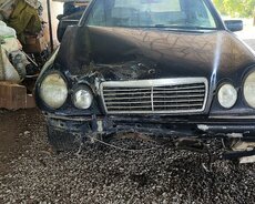 Mercedes E210, 1998 il