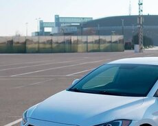 Hyundai Elantra, 2017 il