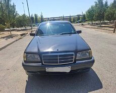 Mercedes E220, 2000 il