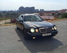 Mercedes E210, 1998 il