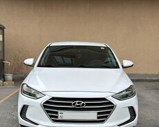 Hyundai Elantra 2017, 2017 il