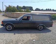 Mercedes W123, 1983 il