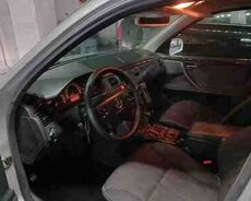 Mercedes E 220, 2000 il
