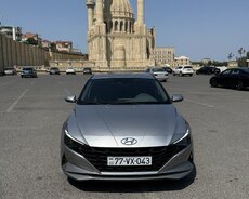 Hyundai Elantra, 2022 il