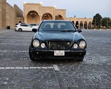 Mercedes E320, 2001 il