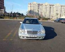 Mercedes E 220, 2001 il