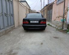 Mercedes E200, 2000 il