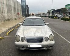 Mercedes E 220, 2000 il