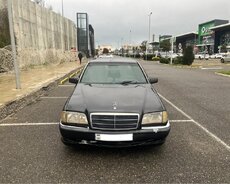 Mercedes E 220, 2000 il
