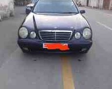 Mercedes E 220, 2001 il