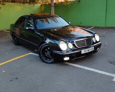 Mercedes E320, 2000 il