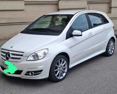 Mercedes B 180, 2011 il
