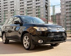 Mitsubishi Outlander 2015, 2015 il