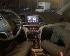 Hyundai Elantra, 2018 il