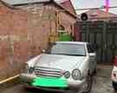 Mercedes E 220, 2001 il