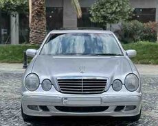 Mercedes E 220, 2000 il