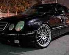 Mercedes E 220, 2001 il