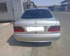 Mercedes E 270, 2000 il