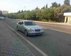 Mercedes E 220, 2001 il