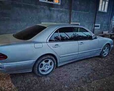 Mercedes E 220, 2001 il