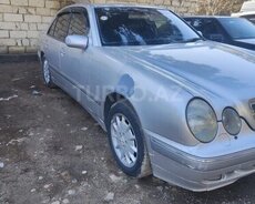 Mercedes E320, 2000 il