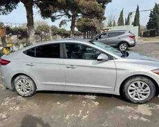 Hyundai Elantra, 2017 il