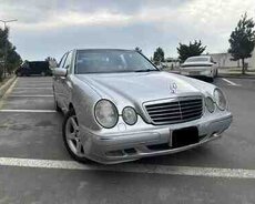 Mercedes E 320, 2000 il